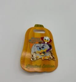 Disney Parks Happy Halloween 2021 Donald Chip Dale Pin Limited New With Card